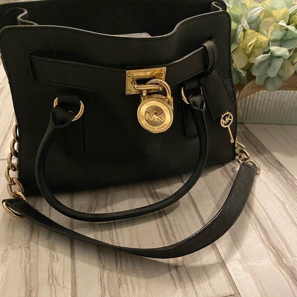Michael Kors Handbags - PRICE DROP 🌟 Michael Kors Hamilton East West